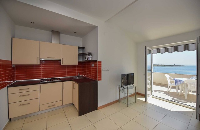One bedroom apartment with sea view