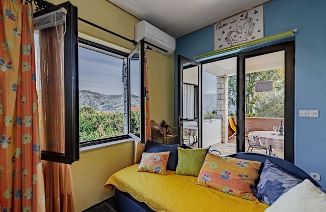 One bedroom apartment with terrace and sea view Kneža, Korčula (A-21829-b)