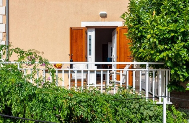 One bedroom apartment near beach Kneža, Korčula (A-9168-a)