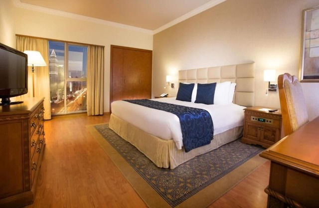 One Bedroom Apartment Near World Trade Centre Ab