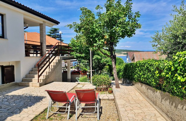 One bedroom apartment near beach Šilo, Krk (A-18740-a)