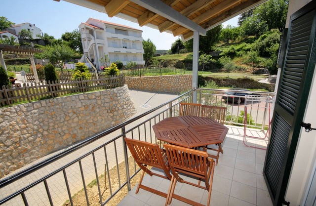 One bedroom apartment near beach Kampor, Rab (A-3213-h)