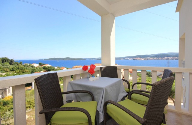 One bedroom apartment with terrace and sea view Kučište - Perna, Pelješac (A-10161-d)