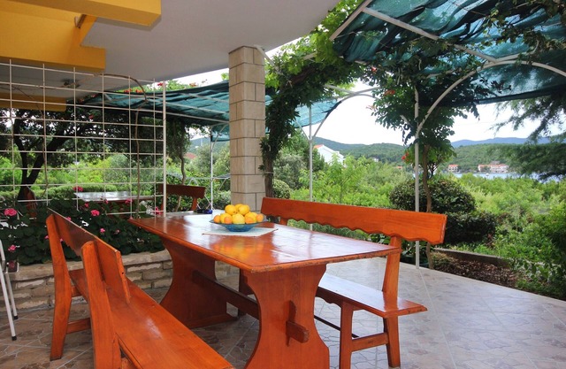 One bedroom apartment with terrace and sea view Lovište, Pelješac (A-10197-b)