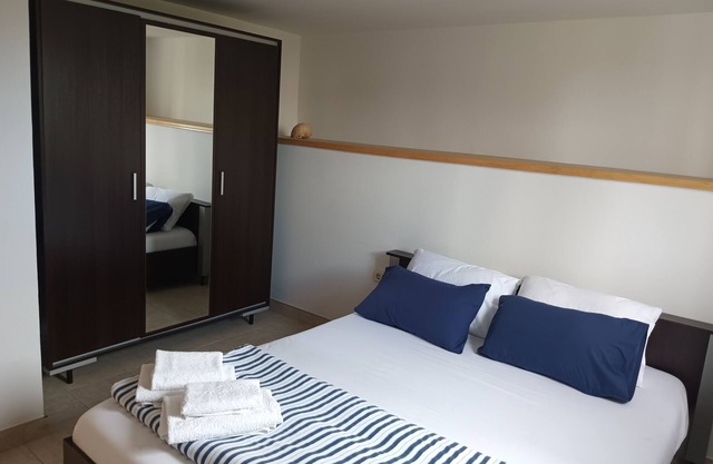 One bedroom apartment with air-conditioning Marina, Trogir (A-11554-a)