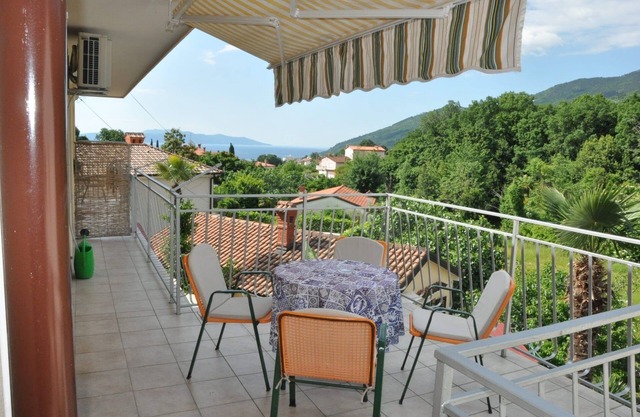 One bedroom apartment with terrace and sea view Oprič, Opatija (A-7728-a)