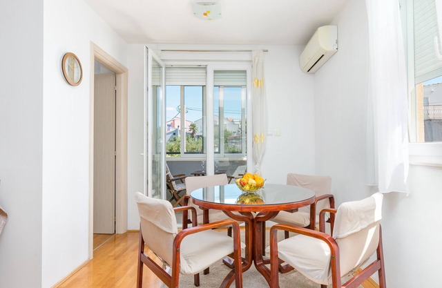 One bedroom apartment with terrace Split (A-23485-a)