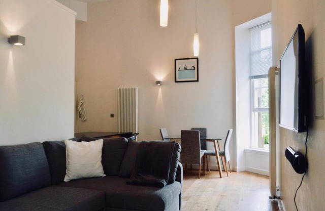 One Bedroom Flat Next To The Meadows