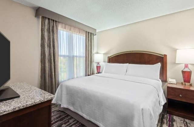 One Bedroom King Suite Near Walgreens ORL