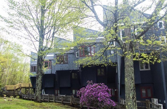 One Bedroom Loft Priced Right! White Mountain Views in Waterville Estates