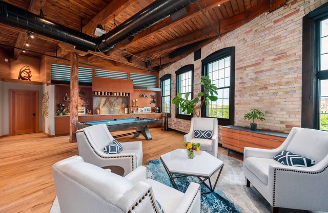 🌆One-of-a-Kind Downtown TC Penthouse | Luxe Design + Walk to Bay, Dining, Shops & Events ➠ 400W