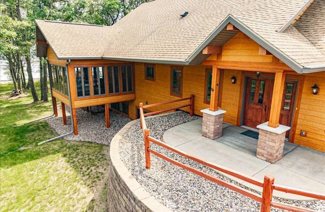 ONE OF A KIND FAMILY BEACH FRONT HOME ON LAKE PETENWELL - PET FRIENDLY