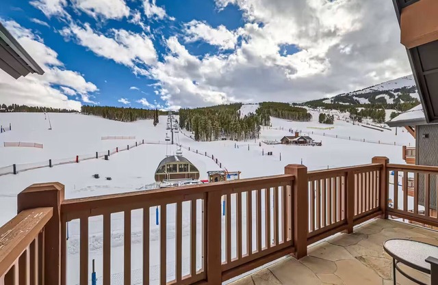 One Ski Hill 4BR Slopeside Penthouse Peak 8 Ski-In/Ski-Out Luxury