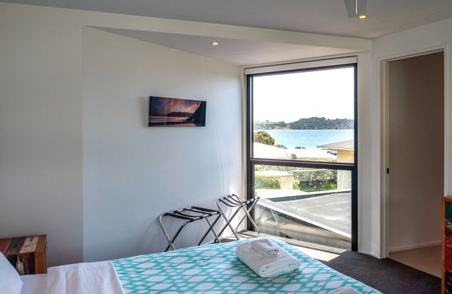 ONETANGI BEACH | Be My Guest