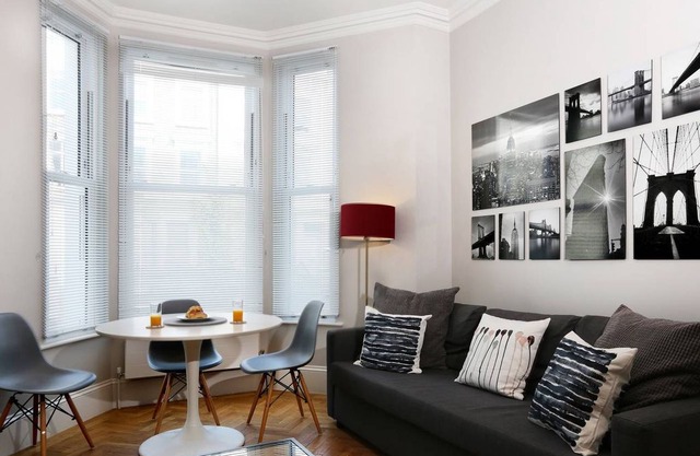 Ongar BB · Stylish 2 Bed Apartment Near West Brompton Station