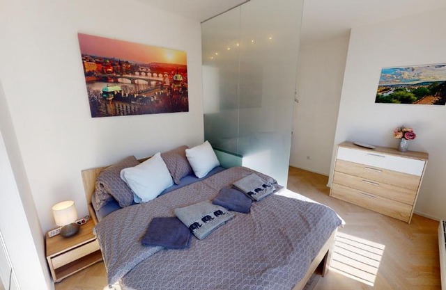 ONSITE Free Garage Parking, 10min Centre by Bus