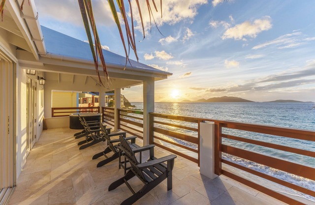 ONTA BEACH VILLA - Chic new luxury beachfront apartment with hot-tub