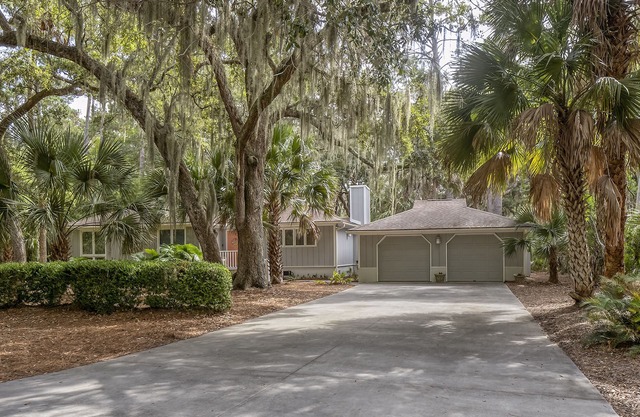 Open 3 bedroom Ranch! Great Central Location! Amenity Cards!