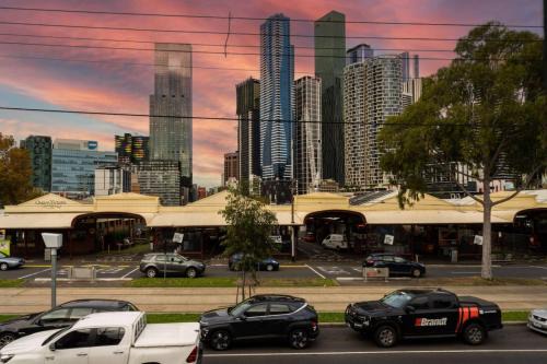 Opp Vic Markets, Trams at doorstep by Custom Bnb Hosting