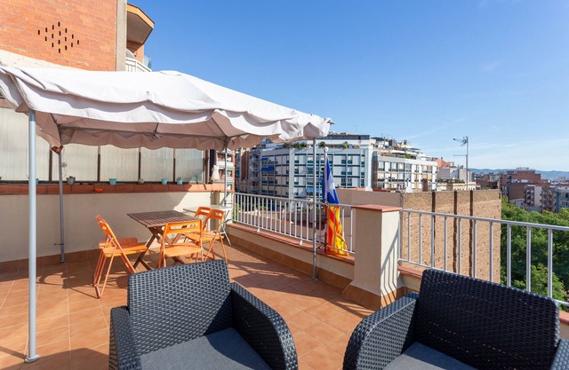 Orange Duplex with sunny terrace in Barcelona