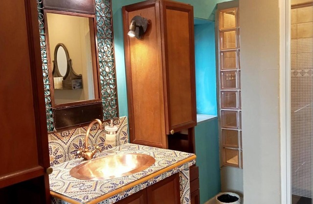 'Oriental' Room with Shared Pool, Wi-Fi and Air Conditioning - Villeneuve-lès-Montréal