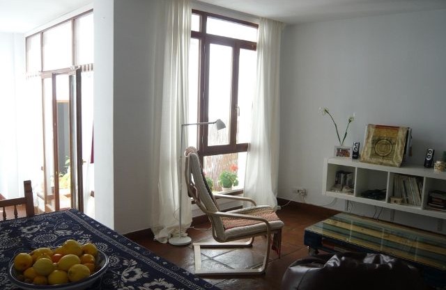 Original and comfortable ground floor appartment with Patio
