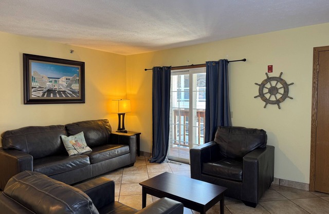 Original Poolview Condo Newly Remodeled - Sleeps 8 - 2 Bedroom 2 Full Bath C5