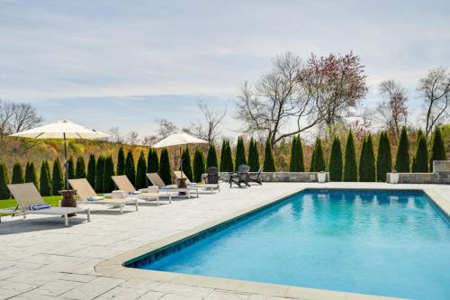 Outdoor Entertainment Areas Spacious Katonah Gem!