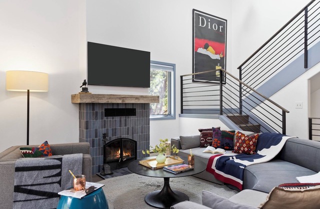 Outpost: Clark's Knoll 381 - Walk to Town Square