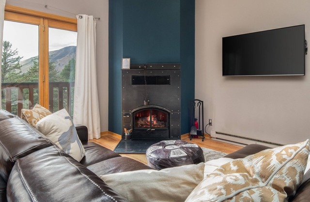 Outpost: Clark's Knoll 353 - Walk to Town Square