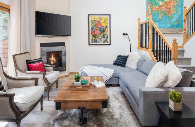 Outpost: Clark's Knoll 395 - Walk to Town Square