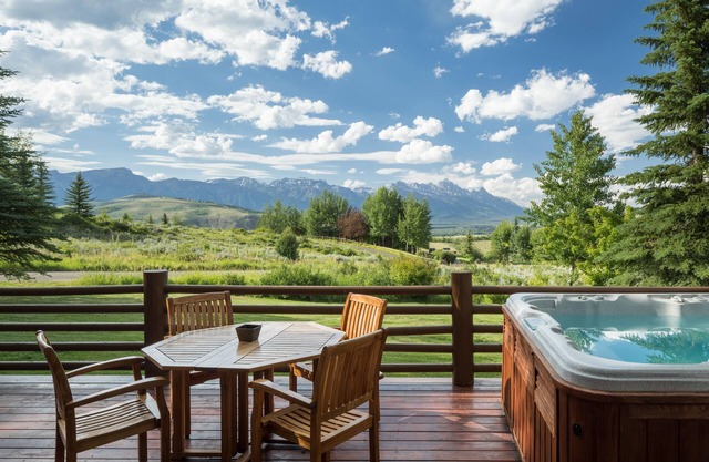 Outpost: Mountain Top Lodge