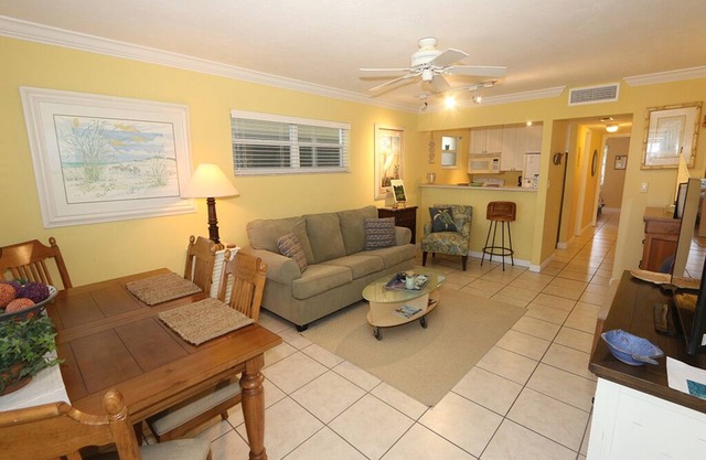 Outrigger Resort #5: 1 BR / 1 BA Condo on Longboat Key by RVA, Sleeps 4