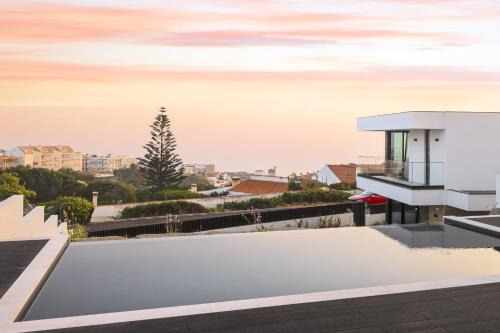 Outsite Private Villa with Infinity Pool and Ocean View