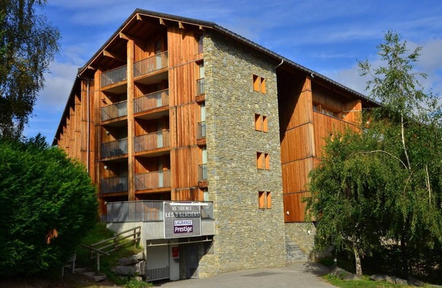 Outstanding modern 1 bed apartment with breathtaking views to Mont Blanc