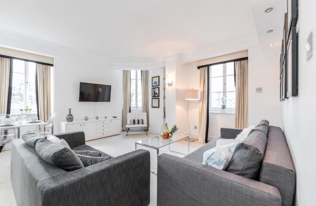 Outstanding Trafalgar Penthouse, sleeps 8