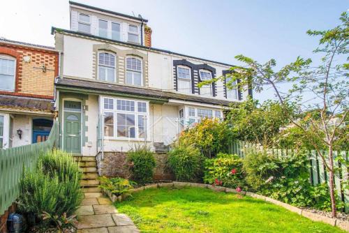 Overland Road – 4 Bedroom House – Mumbles