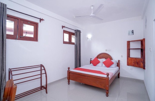 OYO 567 The White Villa