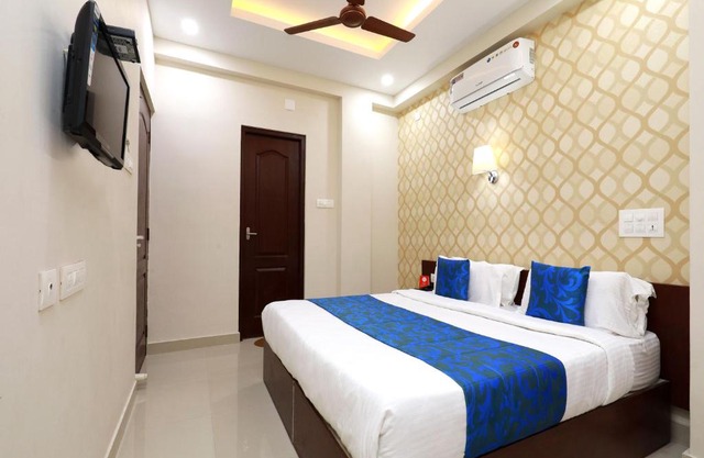 OYO 6728 Almas Residency