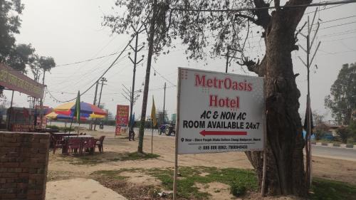 OYO Metro Oasis Hotel