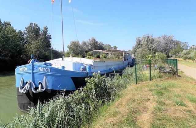 Péniche Match - Pont Van Gogh Arles