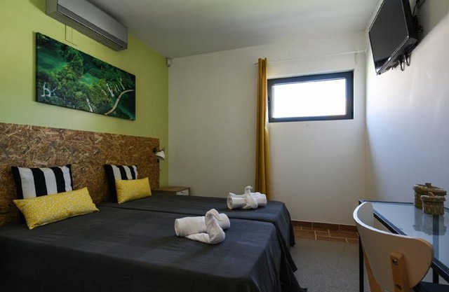 Pé na Areia - Guest House Twin Room with Private Bathroom