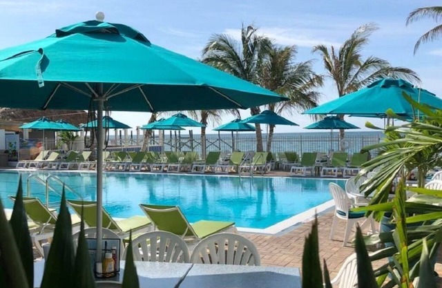 P37 - Charming 2 bedrooms duplex with Private Pool and Deep water dockage.