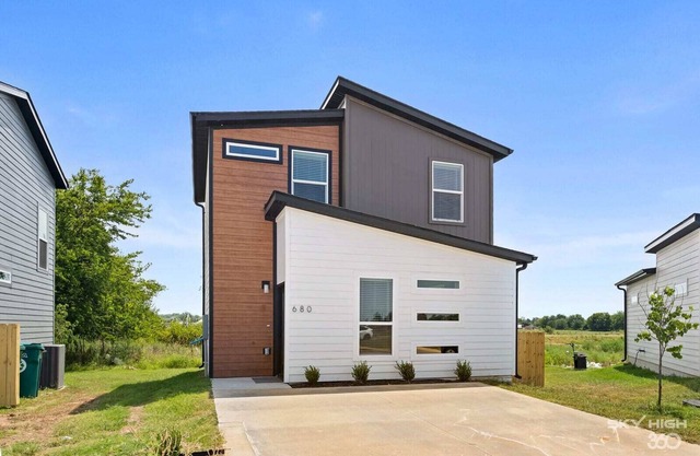 Pacific Palace-2bed/2.5bath Home in Centerton