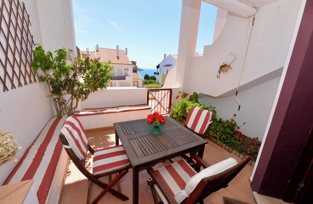 Paddle - Sea view apartment with 3 pools, tennis & squash court