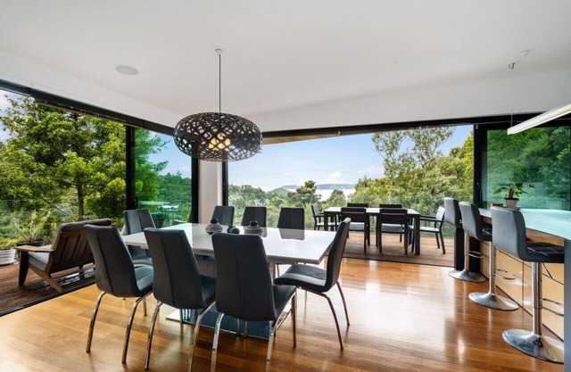 Paihia Home, Sea Views with Pool