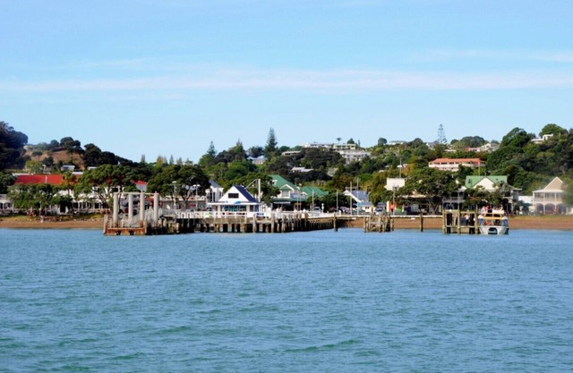 Paihia waterfront unit for weekly rental