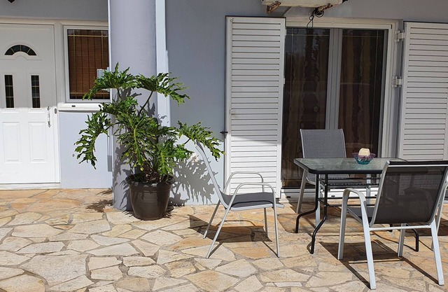Palairos: Rose Garden experience (A/C, Wi-Fi, BBQ)