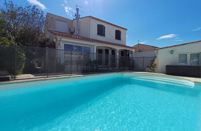 Palavas Villa 3 bedrooms. Av Piscine/Jardin/PK. Close to the sea and the center (4-minute walk)