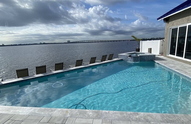 Palazzo Azzurro - Your own private waterfront resort!
